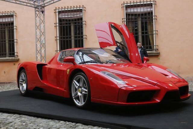 Ferrari Maranello Émilie-Romagne, visite lors d'un transfert tour de Venise à Florence avec un chauffeur professionnel, Pantarei Chauffeur service