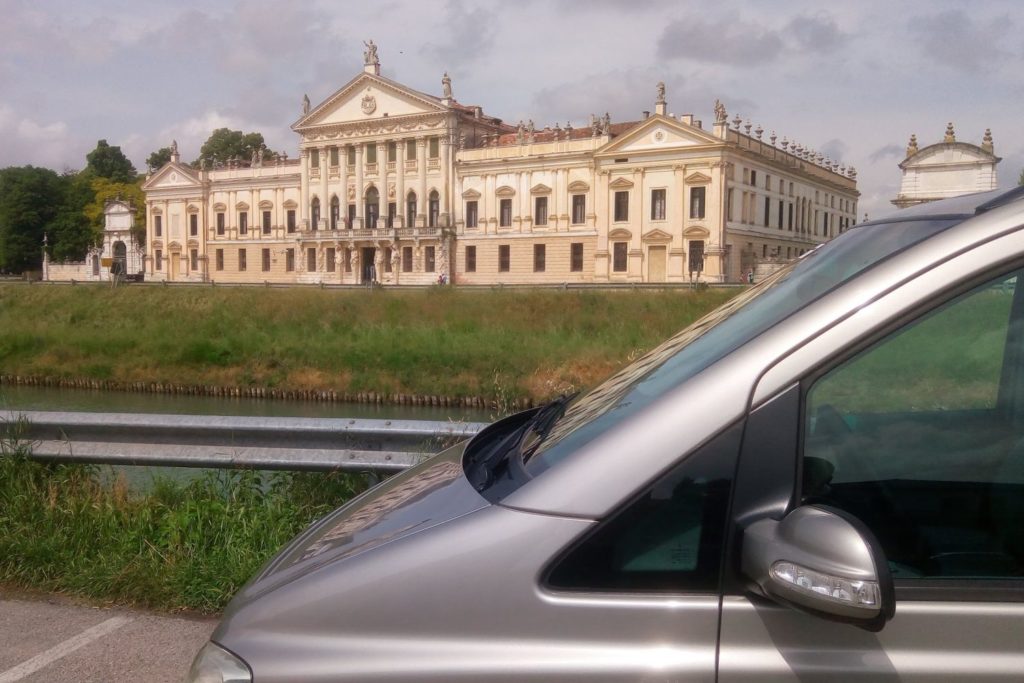 Noleggio con conducente, Villa Pisani, Stra. Trasporto privato, taxi, dalla riviera del Brenta agli aeroporti di Venezia e Treviso