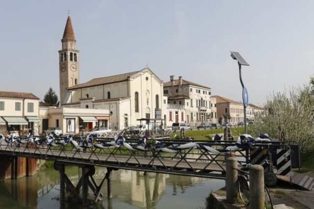 Mira, parte della città metropolitana di Venezia. trasporto privato, servizio di noleggio con conducente, taxi dagli aeroporti di Venezia e Treviso form di prenotazione