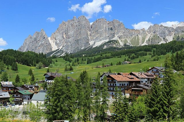 Cortina d'Ampezzo valley. Chauffeur service, customized transfer tour from Venice airport