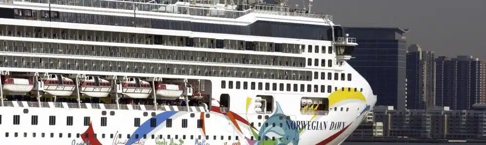 Bateau de croisière Norwegian Dawn, Norwegian Cruise Line, transfert privé du port de Trieste vers l'aéroport Marco Polo de Venise ou le centre-ville. Service VTC avec chauffeur professionnel
