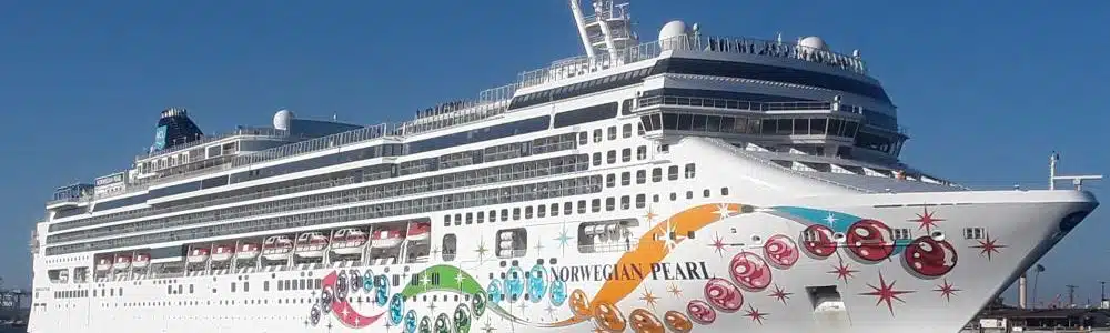 Bateau de croisière Norwegian Pearl, Norwegian Cruise Line, transfert privé du port de Trieste vers l'aéroport Marco Polo de Venise ou le centre-ville. Service VTC avec chauffeur professionnel